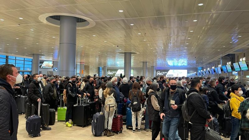 תורי ענק בנתב"ג. צילום: מערכת פספורטניוז