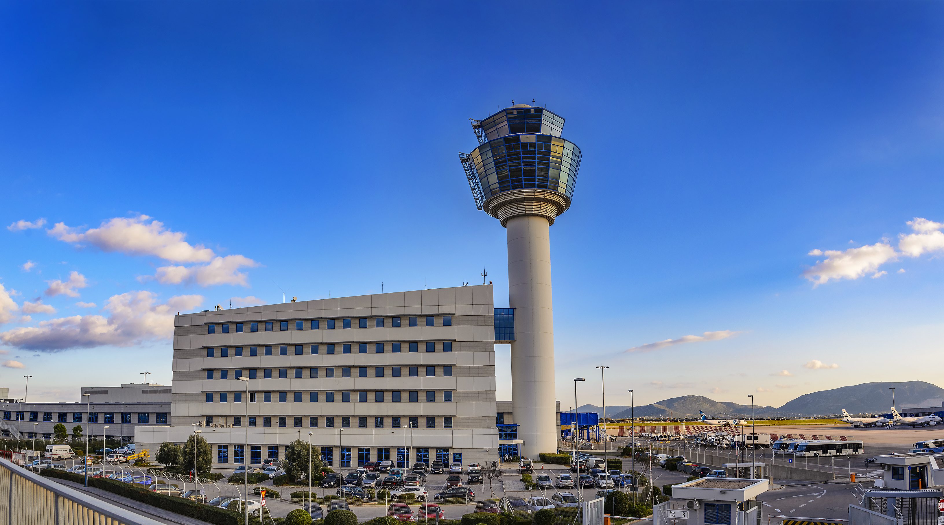 נמל התעופה של אתונה. צילום: shutterstock