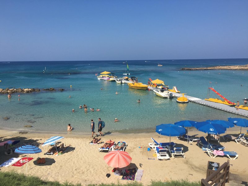 חוף הים בפרוטאראס, קפריסין. צילום: פספורטניוז