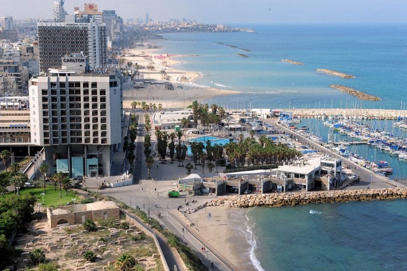 בתי מלון בחוף תל אביב. צילום: כפיר סיוון