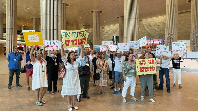 הפגנת מורי דרך בנתב"ג. צילום: רואי אזולאי