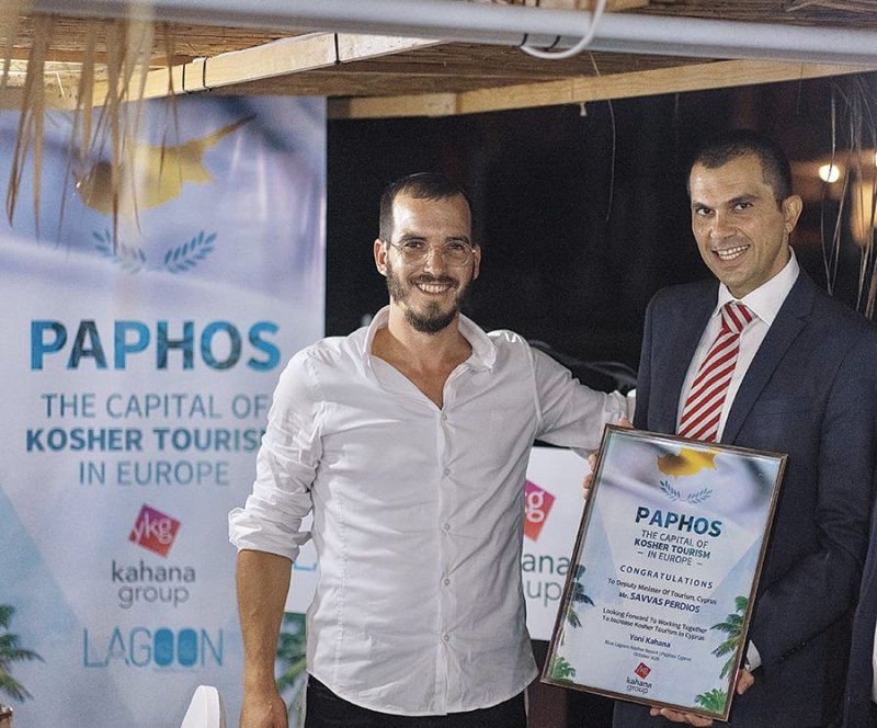 שר התיירות של קפריסין עם יוני כהנא. צילום: יח"צ