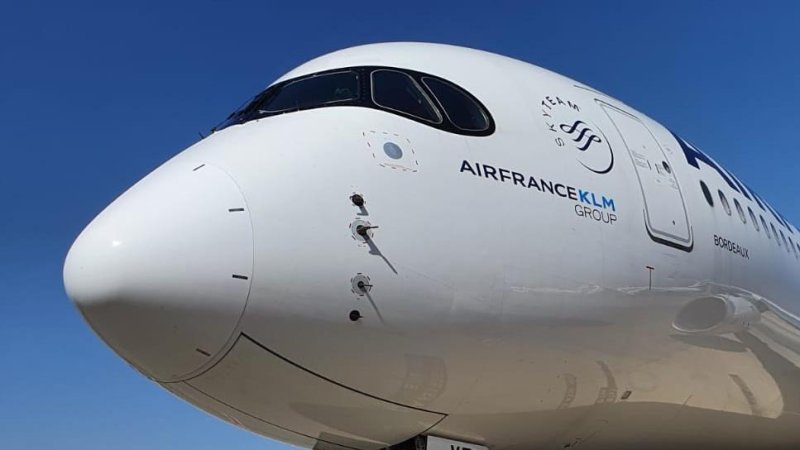 מטוס איירבס A350 של אייר פראנס בנתב"ג. צילום: ספיר פרץ זילברמן