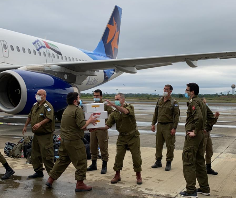 ישראייר הטיסה משלחת סיוע ישראלית לגינאה המשוונית. צילום: משרד החוץ