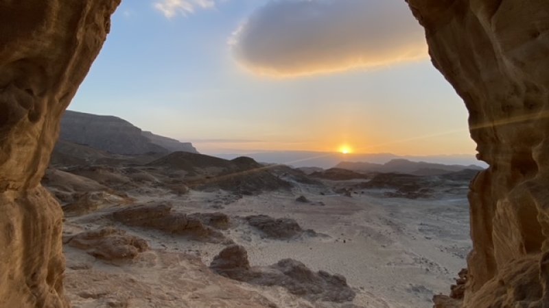 זריחה בתמנע, הקשתות צילום מרב מילר 