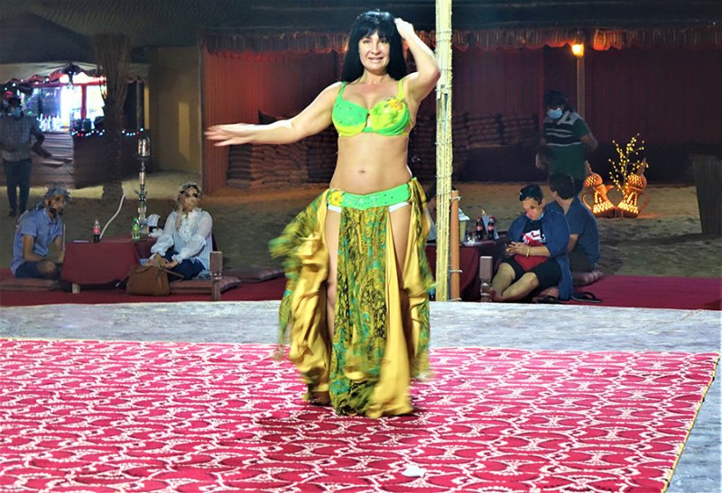 רקדנית בטן בדובאי. צילום: ספיר פרץ זילברמן