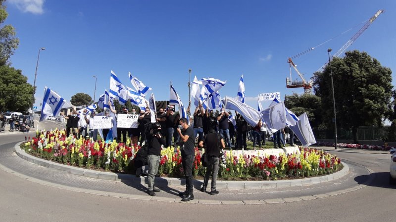 עובדי אל על מפגינים מול משרדי האוצר. צילום: עובדי אל על