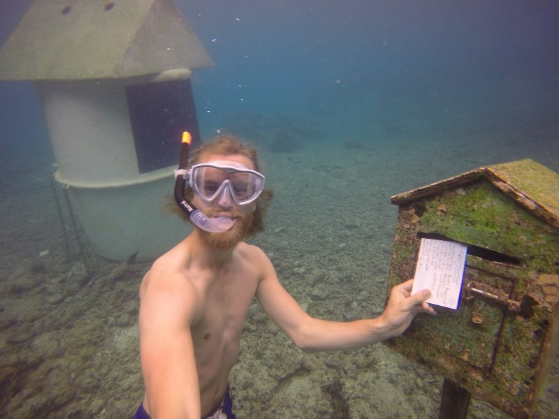 לבקר בסניף הדואר שמתחת למים במדינת האיים ונואטו. צילום: אביחי בן צור