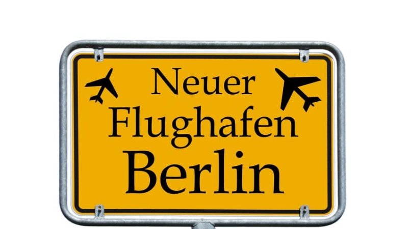 שלט הכוונה: נמל התעופה החדש - ברלין. צילום: 123RF