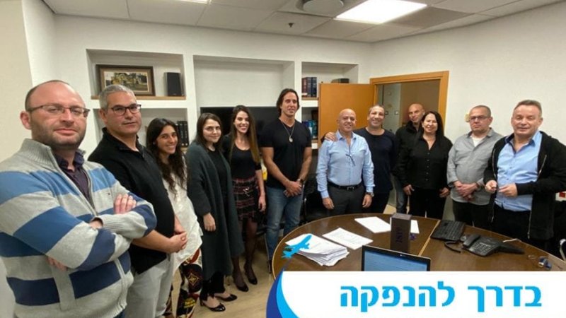 במעמד החתימה בחודש ינואר