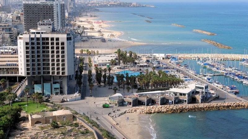 בתי מלון בחוף תל אביב. צילום: כפיר סיוון
