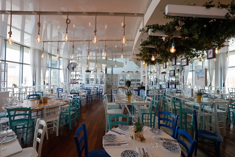 מסעדת "סלון יווני" במלון ווסט תל אביב. צילום: שלומי אלפסי