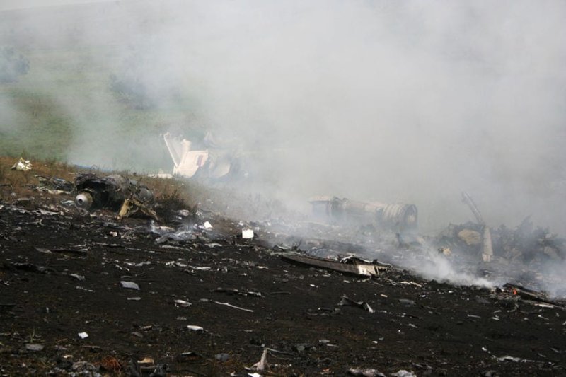 אסון אווירי בטהרן. צילום ארכיון 123rf|המטוס האוקראיני שהתרסק. צילום: עידו וכטל