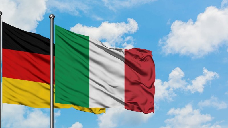 דגלי איטליה וגרמניה. צילום: שאטרסטוק|מגדל פיזה