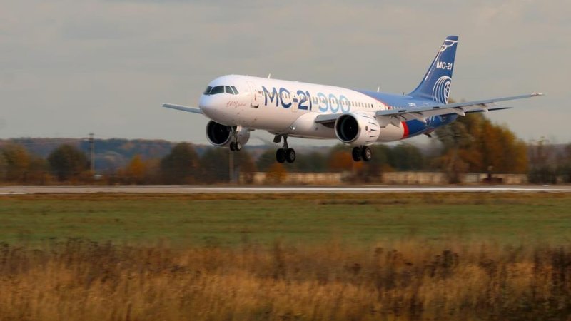 ה-MC 21-300 נוחת לאחר טיסת מבחן ברוסיה. צילום: Shutterstock