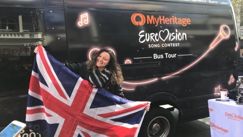 האוטובוס בלונדון. צילום MyHeritage  |האוטובוס בלונדון. צילום: יח"צ