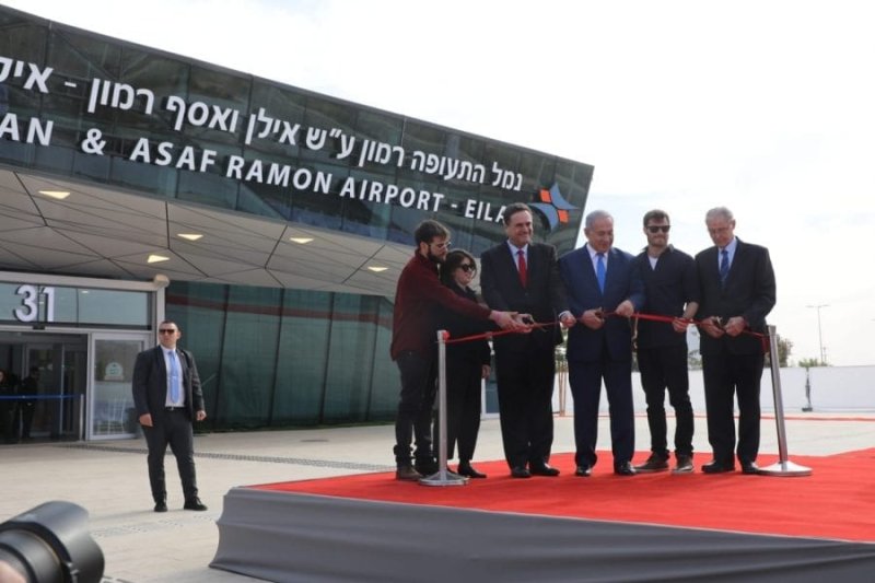 צילום: ששון תירם|"מהיום מדינת ישראל היא מדינה עם שני נמלי תעופה בינלאומיים". בתמונה: רוה"מ