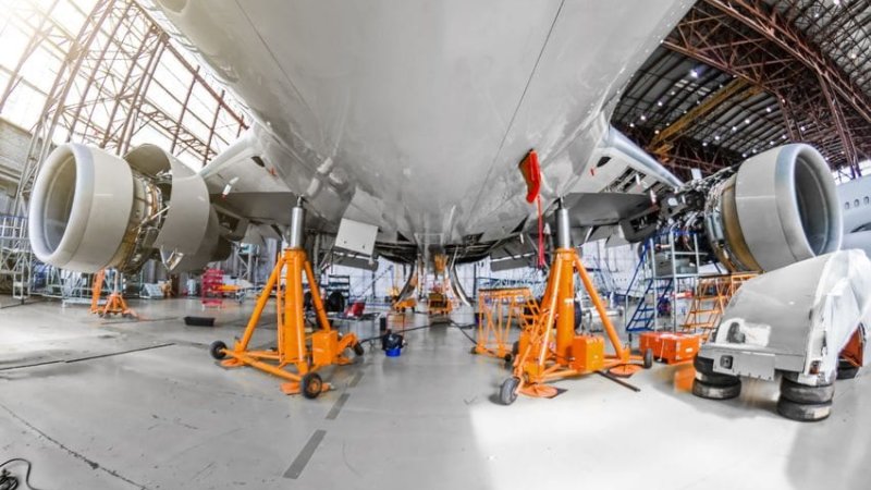 91302199 - a large aircraft for service maintenance on special jacks in the hangar|צילום: 123rf|חברת התעופה הבטוחה בעולם : Air New Zealand