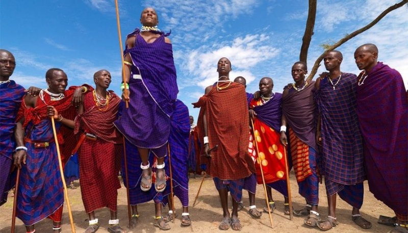 שבטים בקניה. צילום: יח"צ|הקילימנג'רו|בתמונה (מימין לשמאל): קונסול הכבוד של טנזניה בישראל