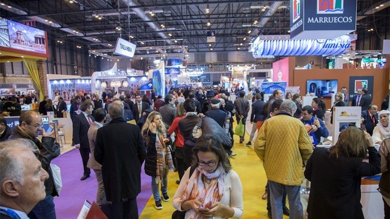 FITUR 2017. צילום: יח"צ|רקפת אילוז עם הנציג הספרדי ביריד. צילום: יח"צ