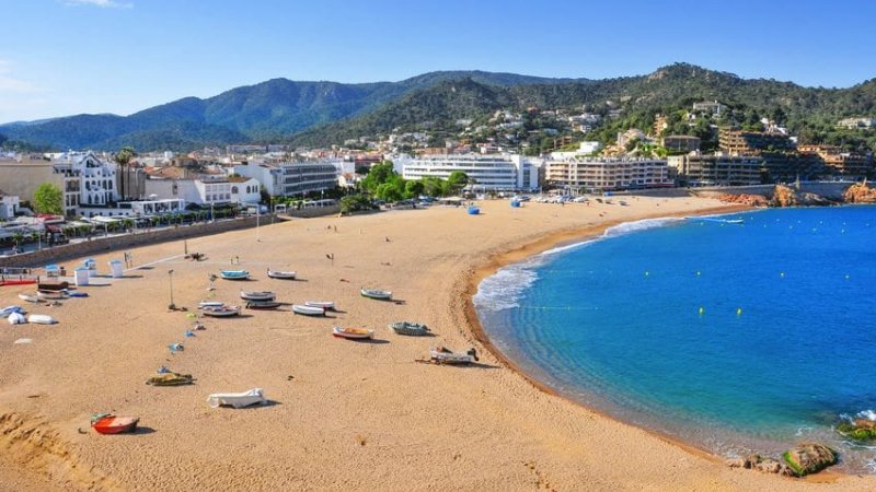 קוסטה ברווה|42950158 - a panoramic view of the platja gran beach in tossa de mar