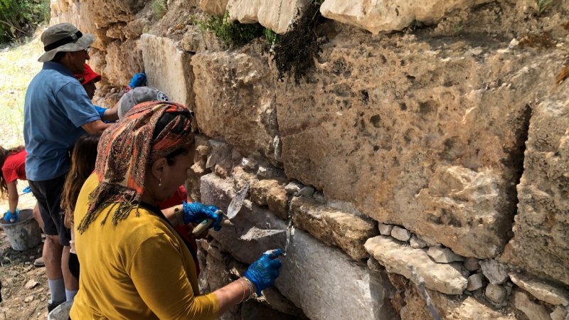 פעילות "לגעת בזמן-שימור חוויתי" בגן לאומי ציפורי. צילום: רשות הטבע והגנים