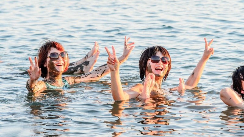 תיירים בים המלח. צילום: Shutterstock