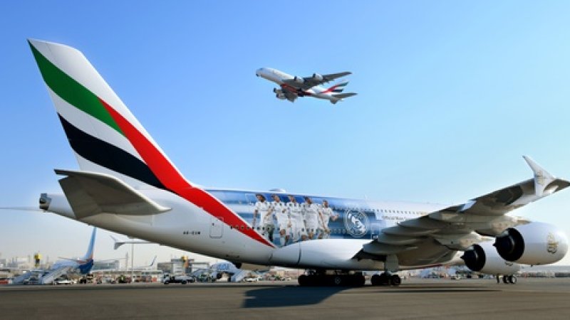 A380 של אמירייטס עם תמונת שחקני ריאל מדריד. צילום: Emirates