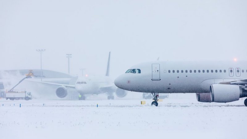 Airport Closure Due to Heavy Snow. Photo: Shutterstock