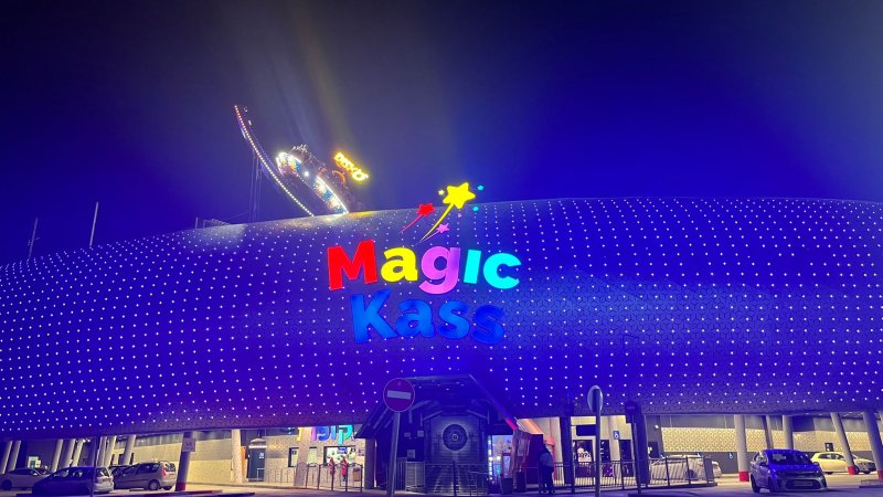 יואר בסגול ה-Magic Kass. צילום: יח״צ 