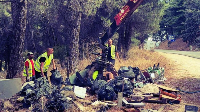 פינוי אשפה בצפון. צילום: אור בקרמן