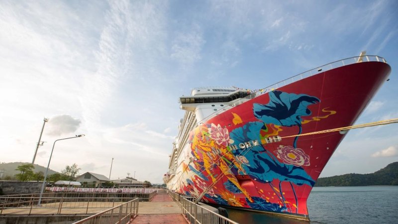 Genting Dream עגנה בפוקט. צילום: Resorts World Cruises