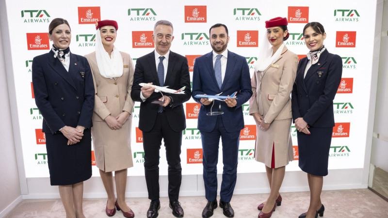אנטונינו טוריצ'י, יו"ר בכיר של ITA Airways (משמאל) ועדנאן קאזים, סגן נשיא ומנהל מסחרי ראשי של Emirates (מימין)