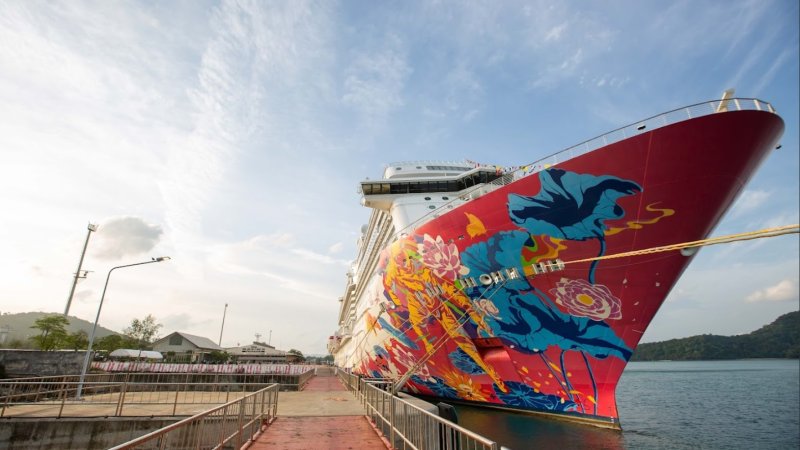 Genting Dream עגנה בפוקט. צילום: Resorts World Cruises