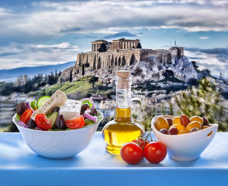 סלט יווני עם אקרופוליס בצד. צילום: Shutterstock