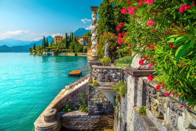 רק ג׳ורג׳ קלוני חסר בתמונה. אגם קומו, איטליה. צילום: Shutterstock