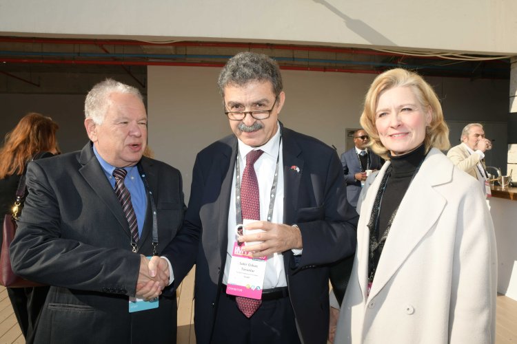 מימין: שגרירת פינלנד, שגריר טורקיה ואייל שמואלי. צילום: ניר שמול