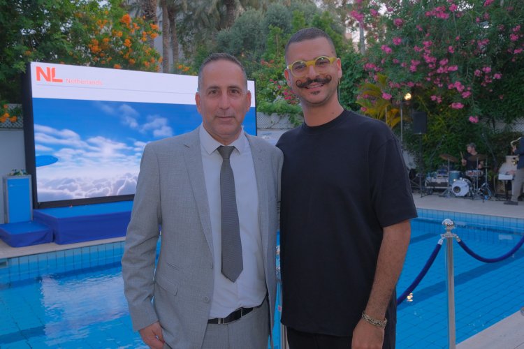המעצב דרור קוטנטו עם אלון נטע המנהל המסחרי בישראל. צילום סיון פראג