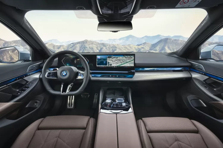 BMW i5 החשמלית מבפנים. צילום: אתר BMW הרשמי