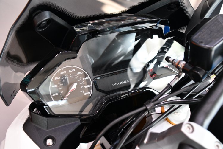 הקטנוע החדש פיג'ו XP400. צילום: אירה מקיינקו