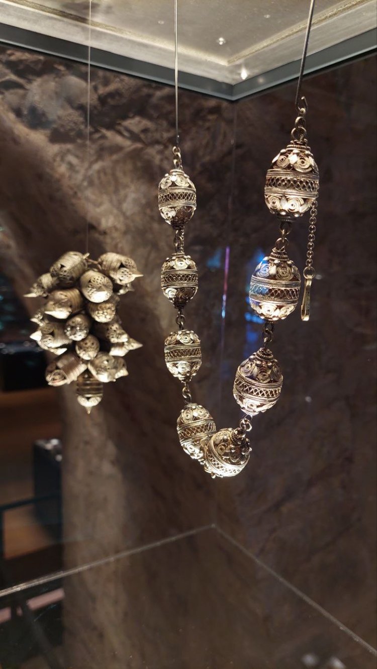 תכשיטים במוזיאון הריקוע בכסף. צילום: אירה מקיינקו