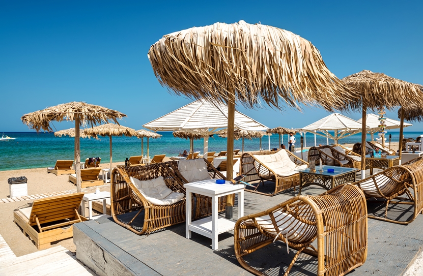 היוונים זועמים על ההשתלטות על החופים (צילום: Shutterstock(