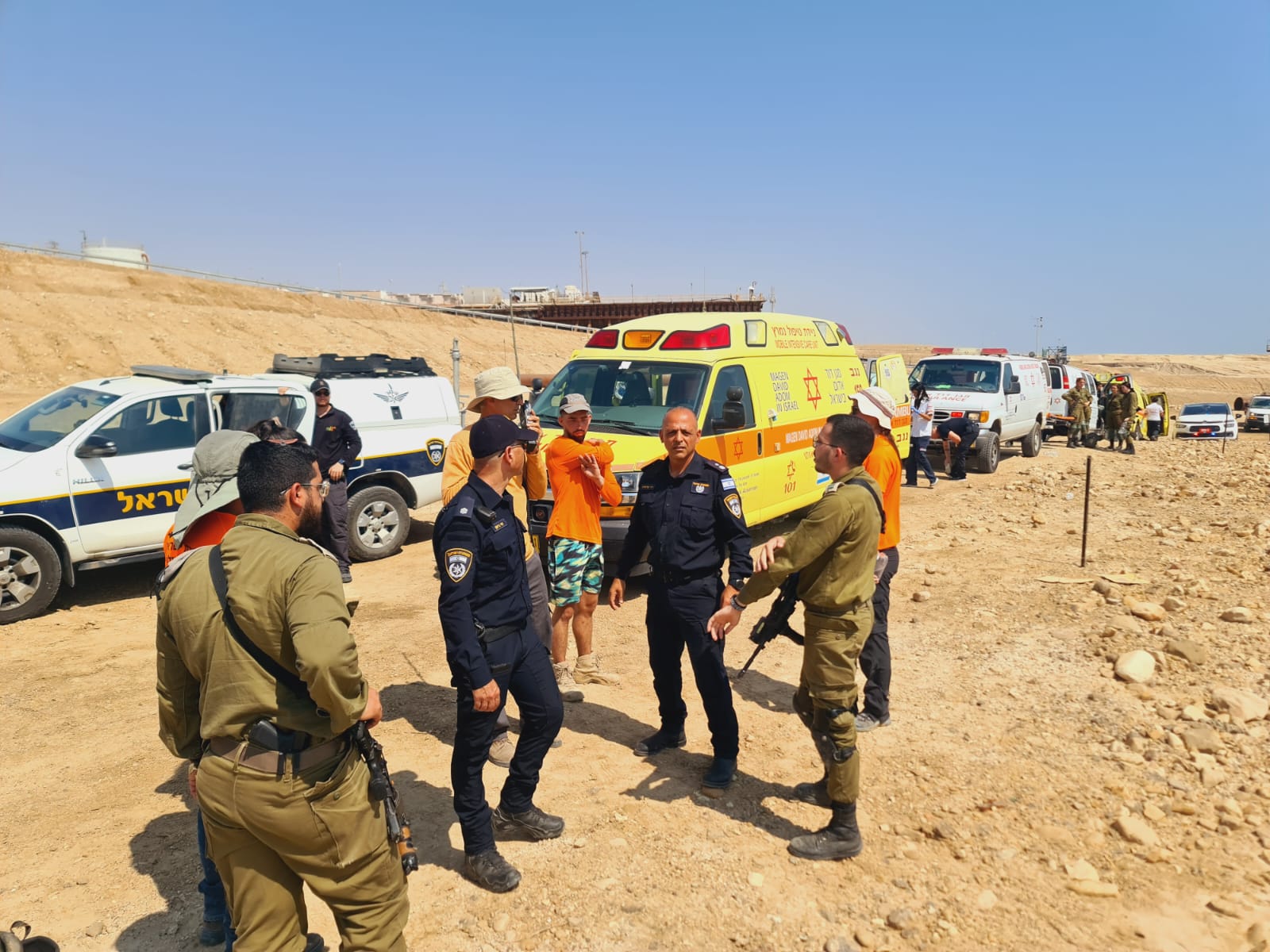 סריקות באזור בו נפגעו המטיילים (צילום: משטרת ישראל(