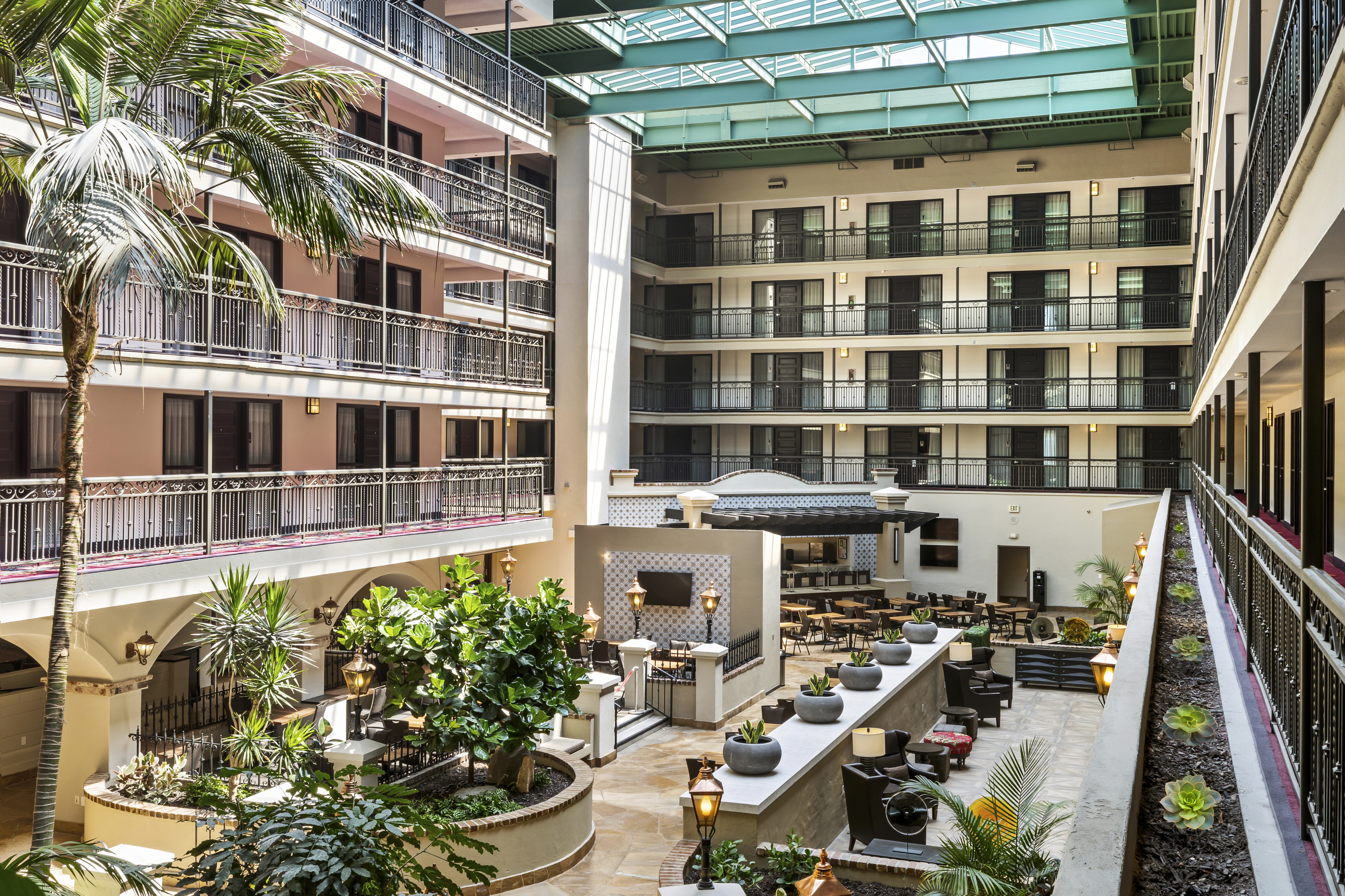 Embassy Suites by Hilton Los Angeles International Airport. צילום:הילטון