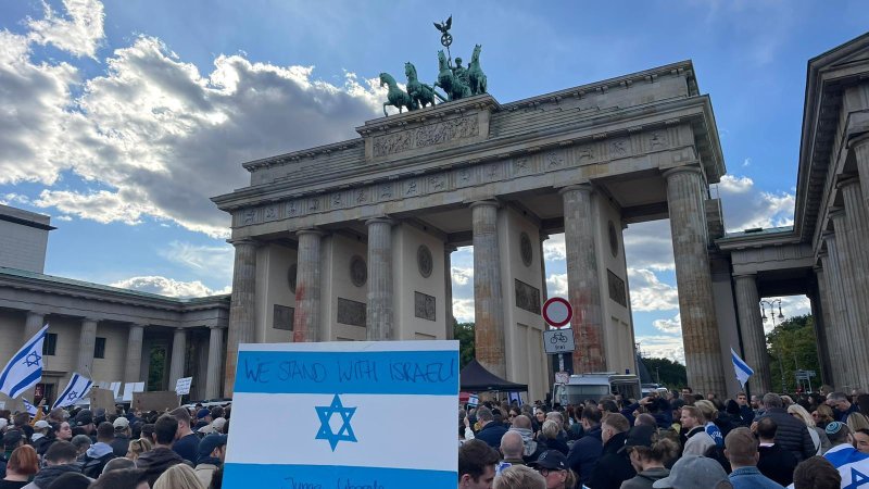 שער ברנדנבורג בברלין עם דגל ישראל (צילום: רואי אזולאי)
