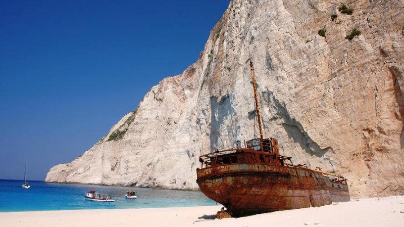 סופה של הספינה על חוף זקניטוס? (צילום: SHUTTERSTOCK)