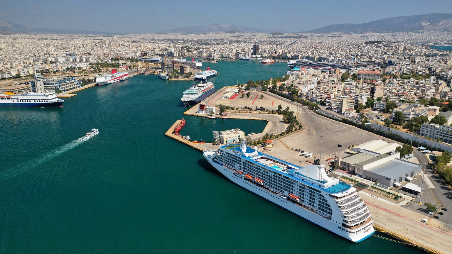 נמל פיראוס, בין יעדי ההפלגות (צילום: SHUTTERSTOCK)