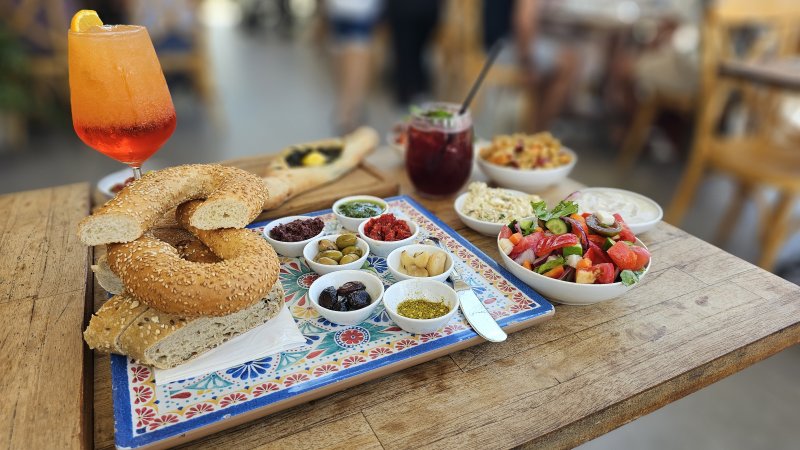 ראס אל שולחן במסעדת בורג' בנימינה. צילום: אירה מקיינקו